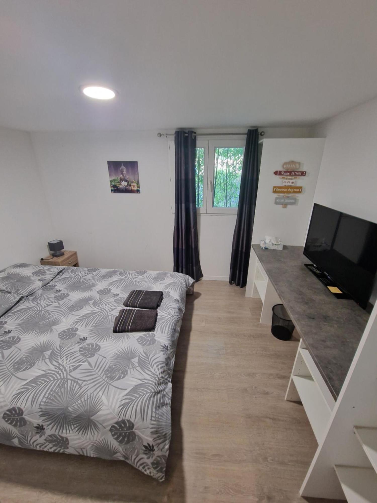 Chambre Chez L Habitant Petit Dejeuner Compris เฟรฌูส ภายนอก รูปภาพ