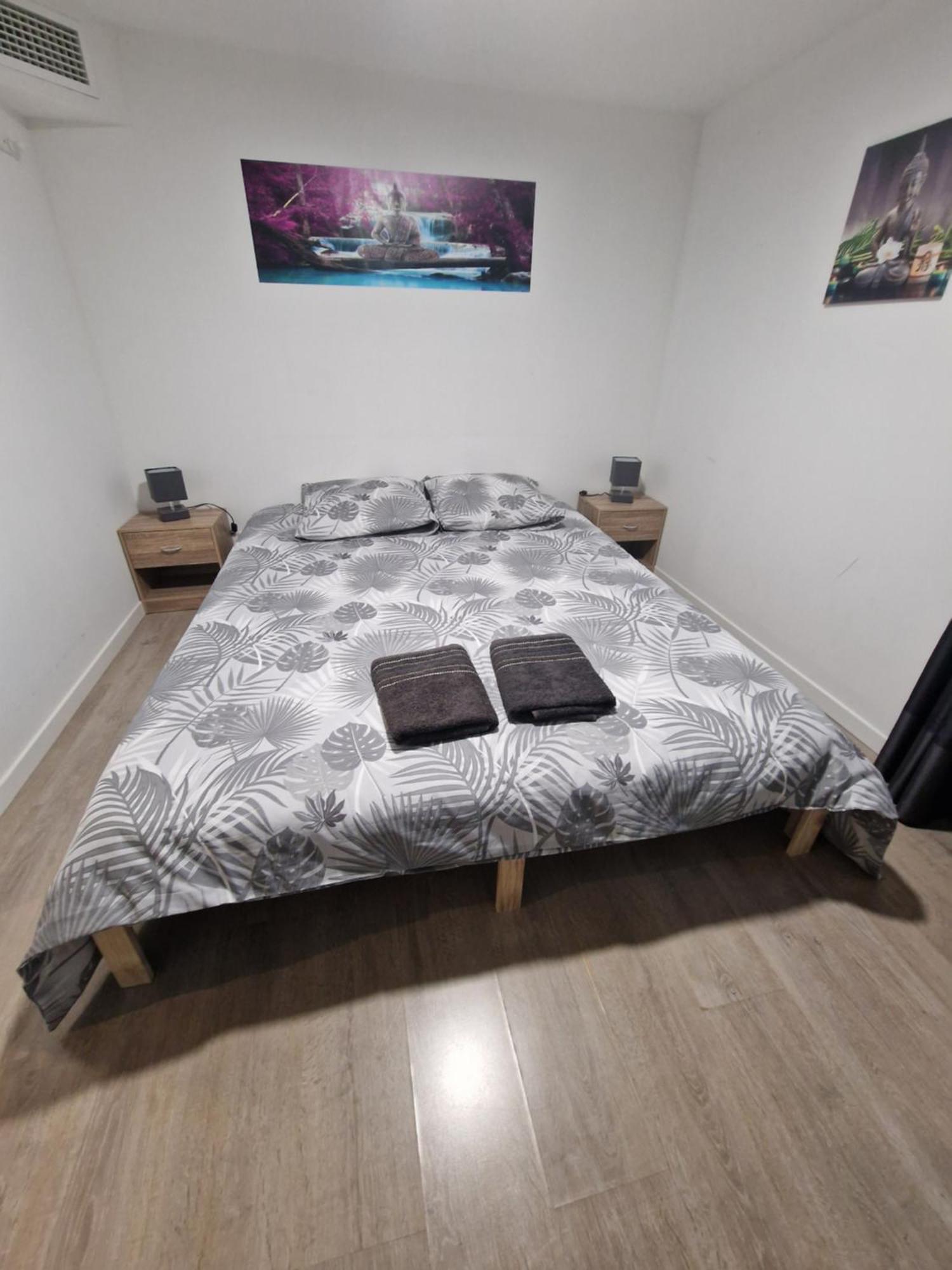 Chambre Chez L Habitant Petit Dejeuner Compris เฟรฌูส ภายนอก รูปภาพ